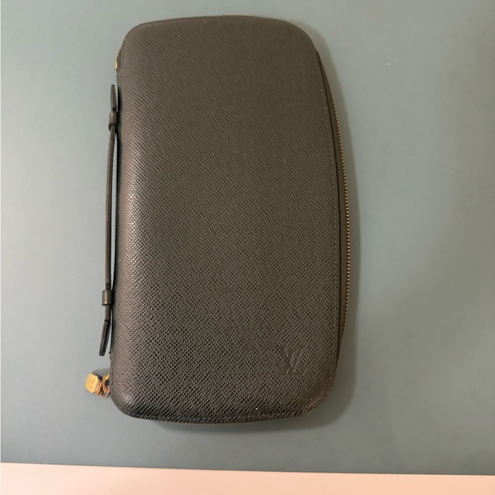 Louis Vuitton taiga organizer travel long wallet